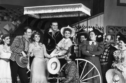 Cast of the longest-running musical - Oklahoma!